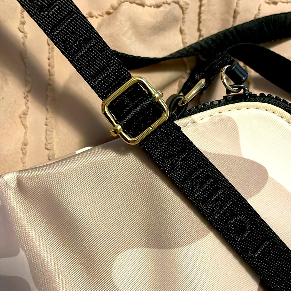 Tommy Hilfiger Women's Crossbody Bag Nylon Camouflage. NWT - Picture 6 of 6
